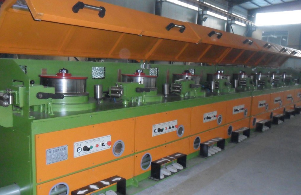 “直列式拉絲機(jī)是如何應(yīng)用變頻器優(yōu)化生產(chǎn)效率？”