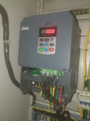 “變頻技術(shù)是如何應(yīng)用拉絲機(jī)上的？”